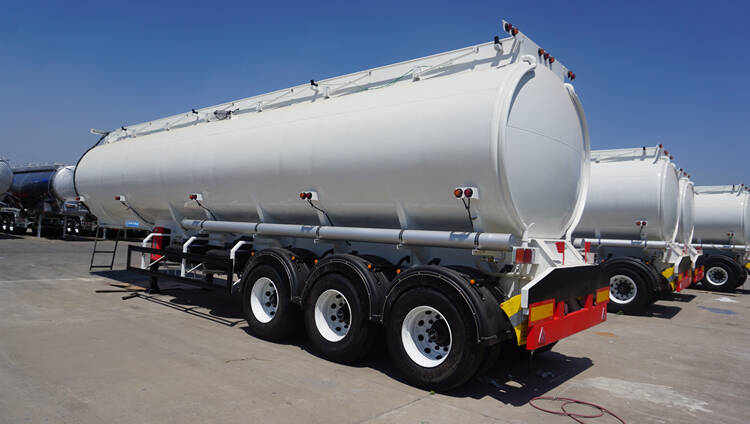 TITAN Fuel tanker trailer